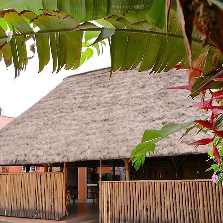 Hotel Acacia Кампала Экстерьер фото