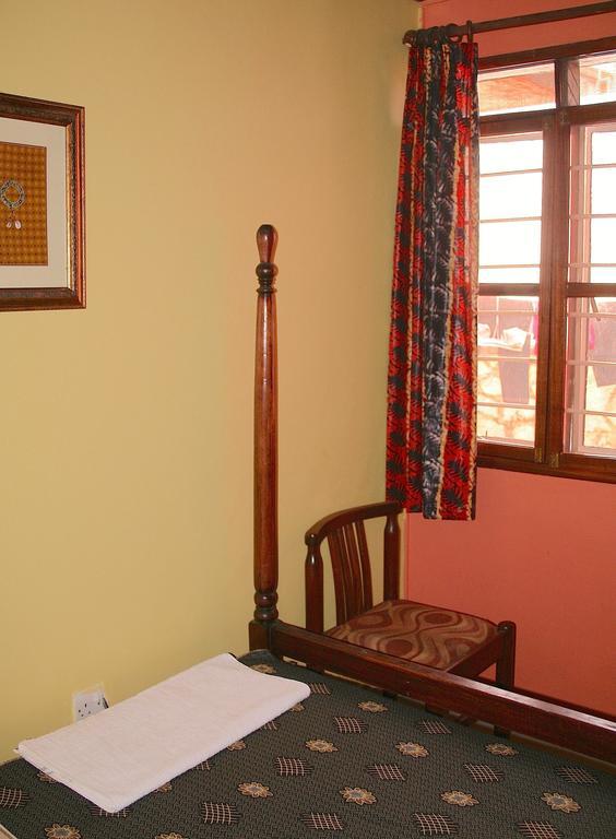 Hotel Acacia Кампала Экстерьер фото