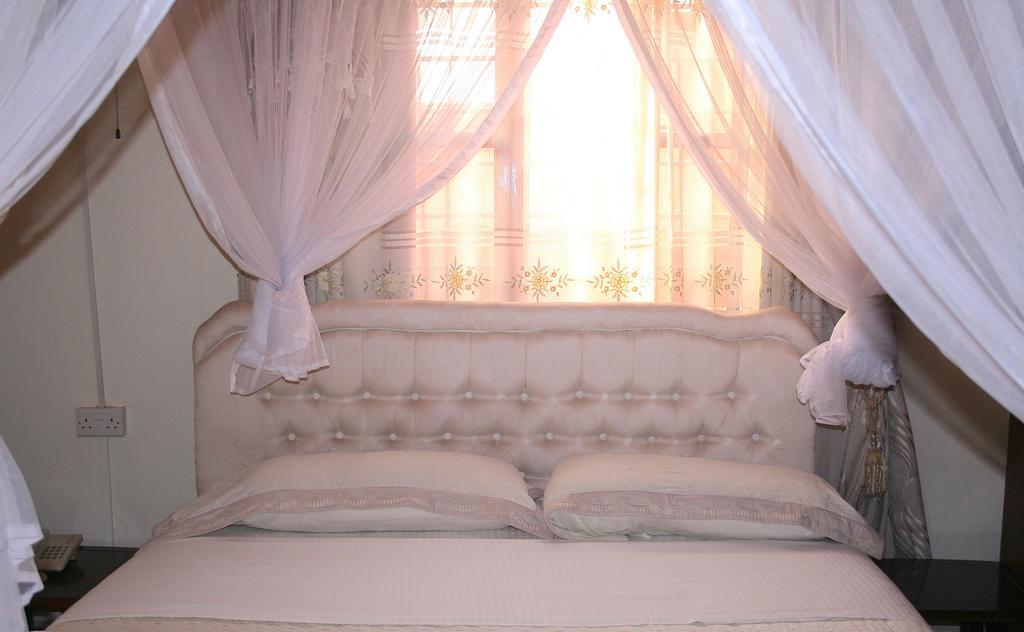 Hotel Acacia Кампала Номер фото