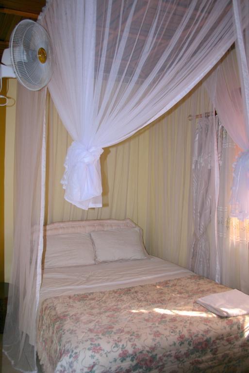Hotel Acacia Кампала Номер фото