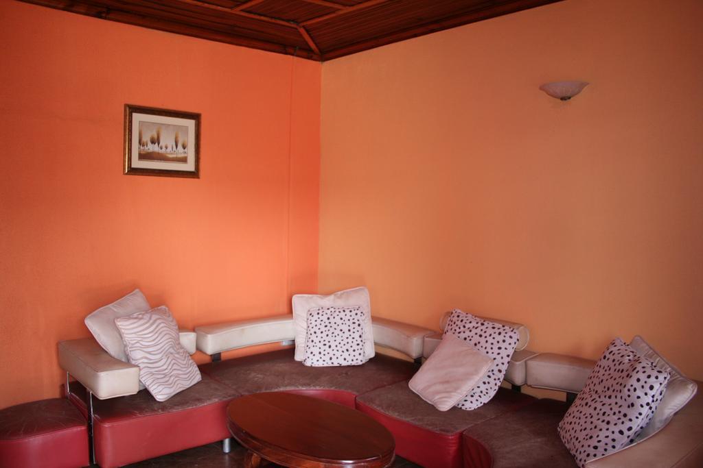 Hotel Acacia Кампала Экстерьер фото