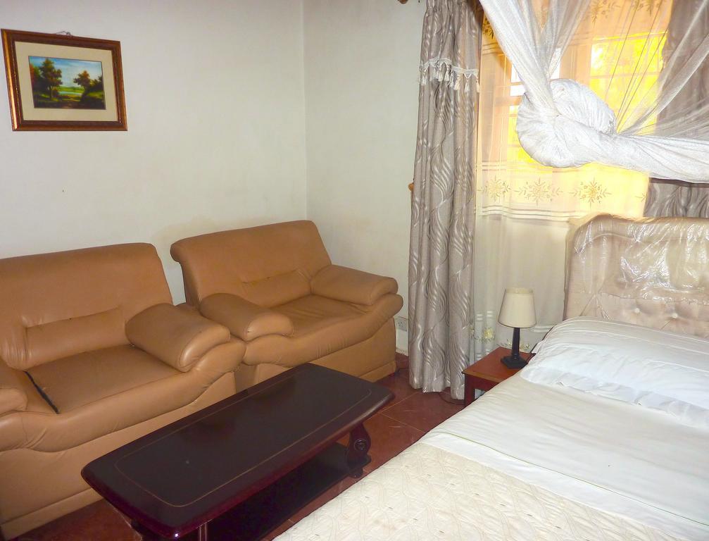 Hotel Acacia Кампала Экстерьер фото
