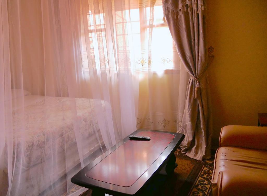 Hotel Acacia Кампала Экстерьер фото