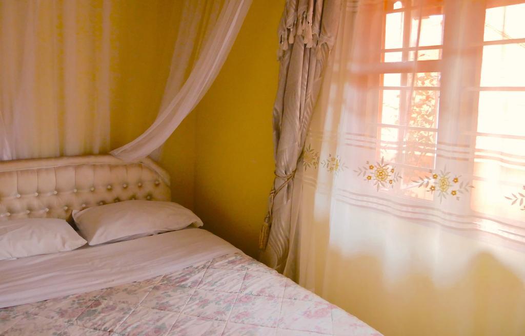 Hotel Acacia Кампала Экстерьер фото