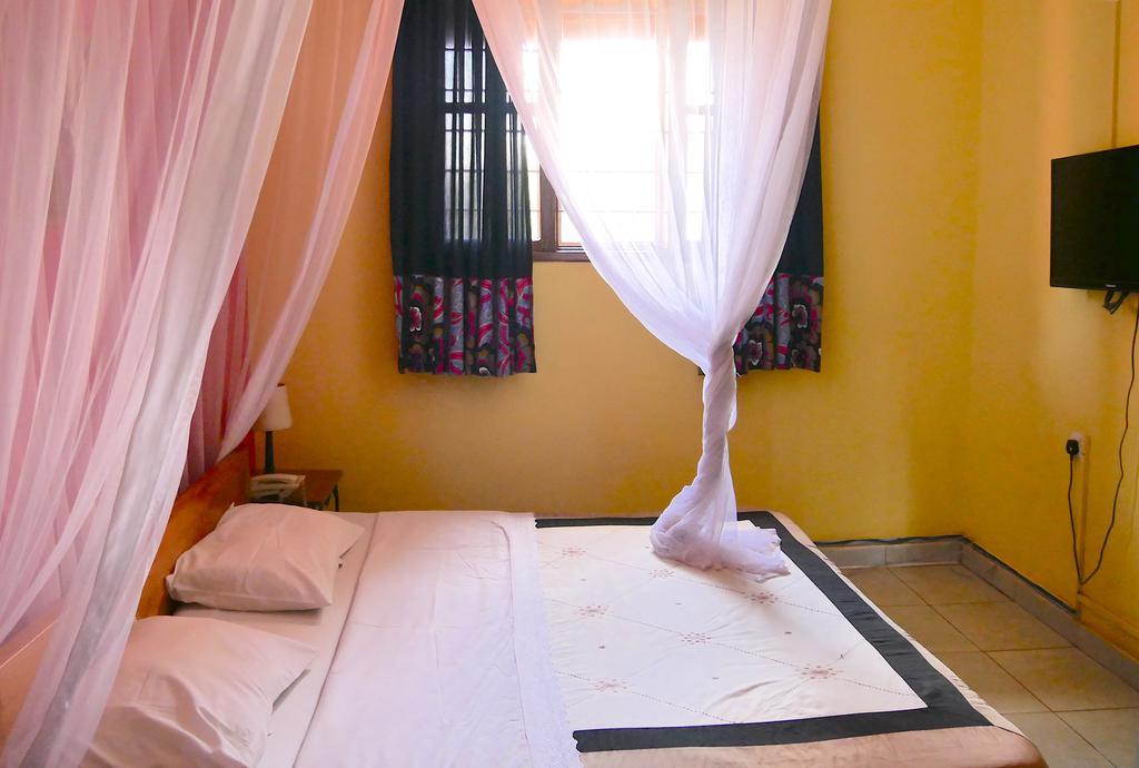 Hotel Acacia Кампала Экстерьер фото