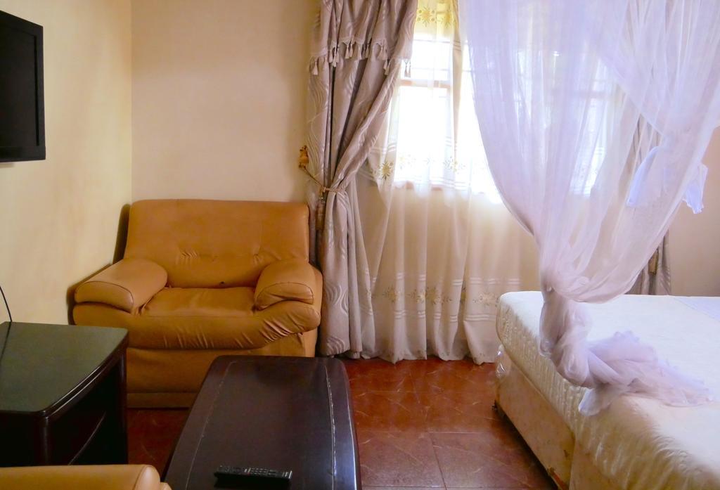 Hotel Acacia Кампала Экстерьер фото