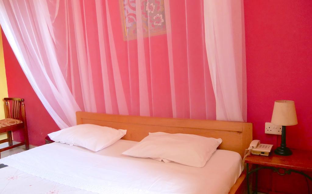 Hotel Acacia Кампала Экстерьер фото