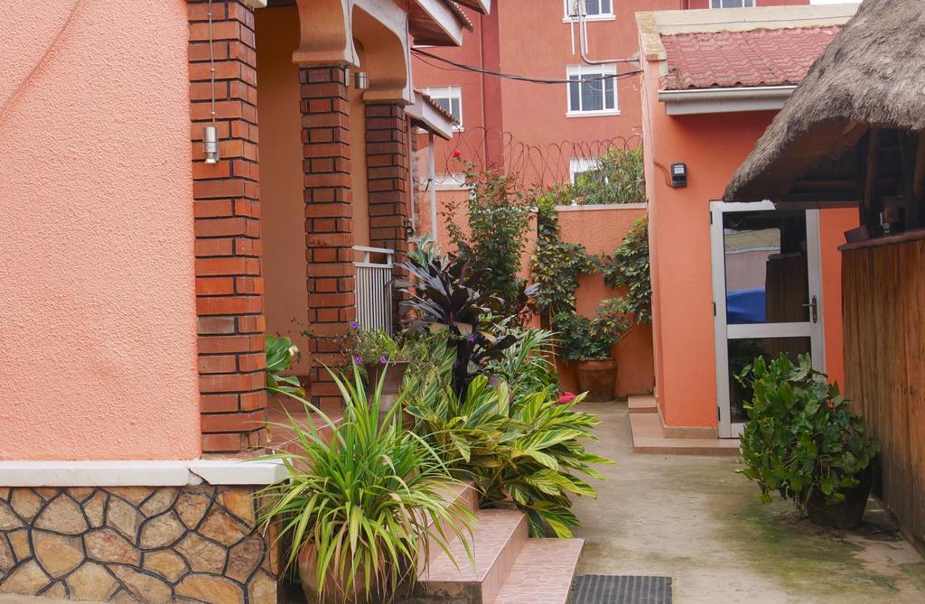 Hotel Acacia Кампала Экстерьер фото